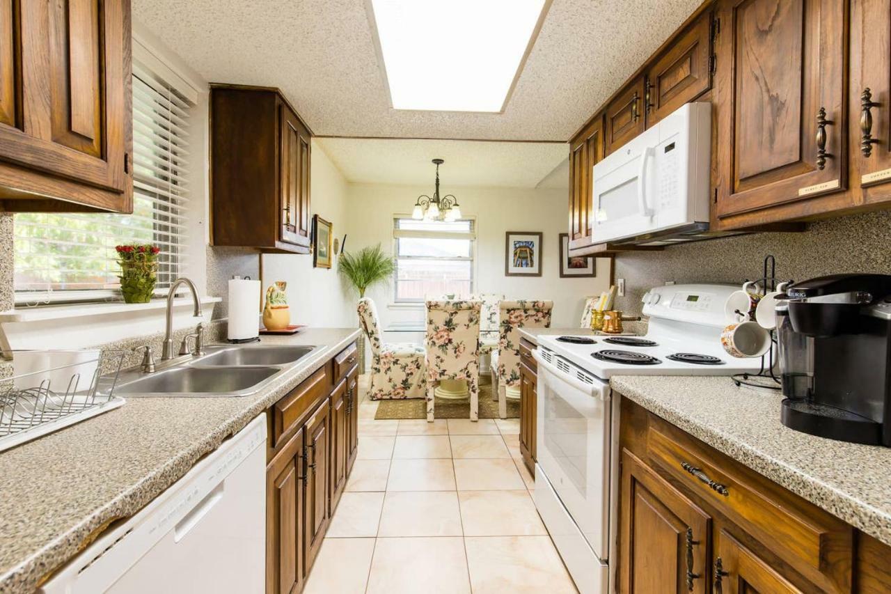 Oasis Near Dfw Airport With Mediterranean Setting Ирвинг Экстерьер фото